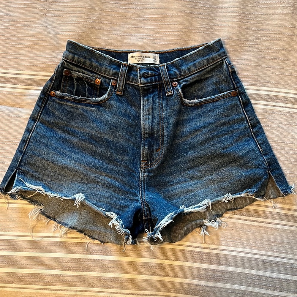 Abercrombie High Rise Mom Short Curve Love